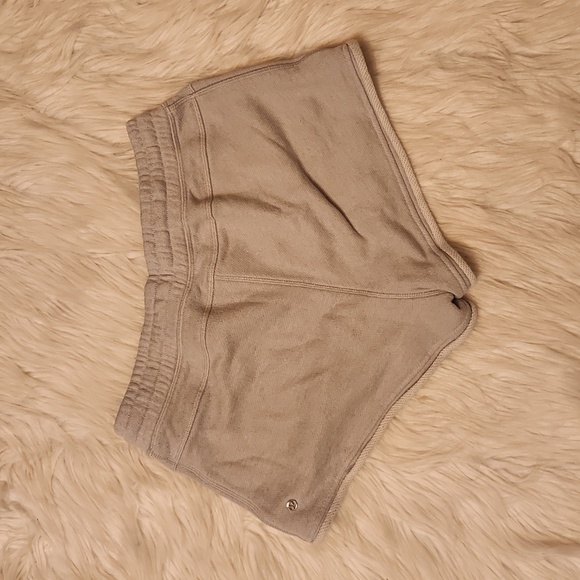 LULULEMON WOMEN'S SHORT - Picture 2 of 5